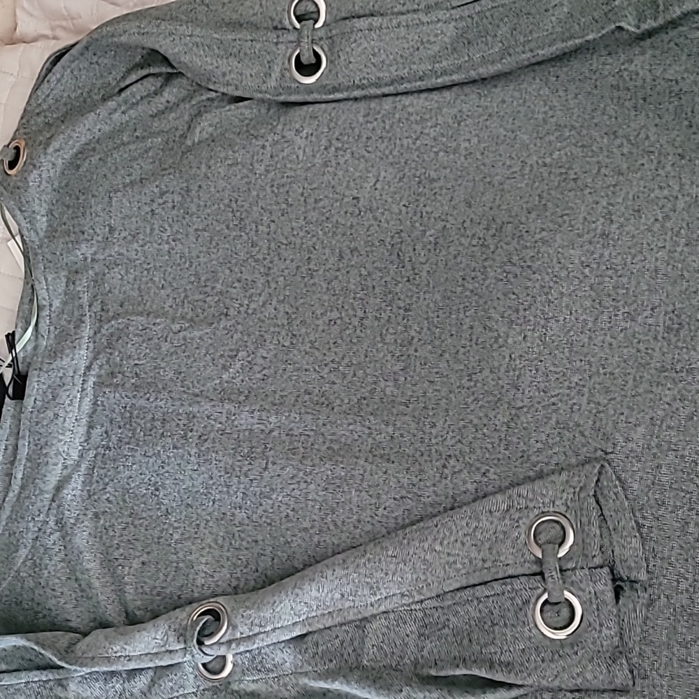 Cold shoulder high-low tunic